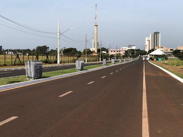 Avenida Pedro Basso ser interditada para montagem do desfile em comemorao aos 110 anos de Foz