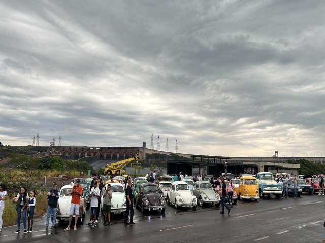 Dia Internacional do Fusca  comemorado com passeio na Itaipu