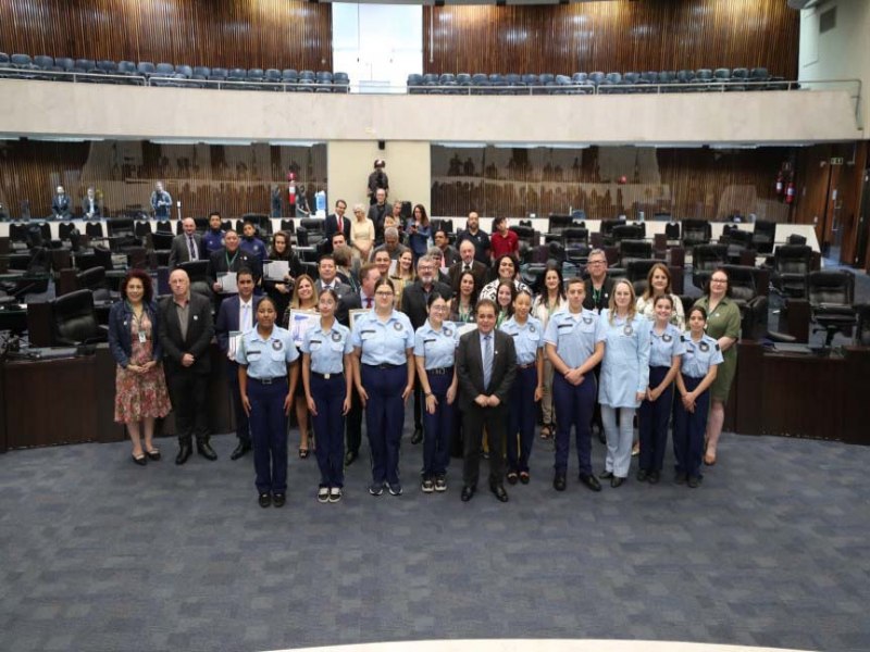 Programa estadual dos colgios cvico-militares  homenageado na Assembleia Legislativa