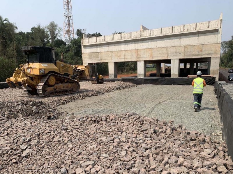 Rodovia das Cataratas ter interdio para lanamento de vigas em ponte e viaduto