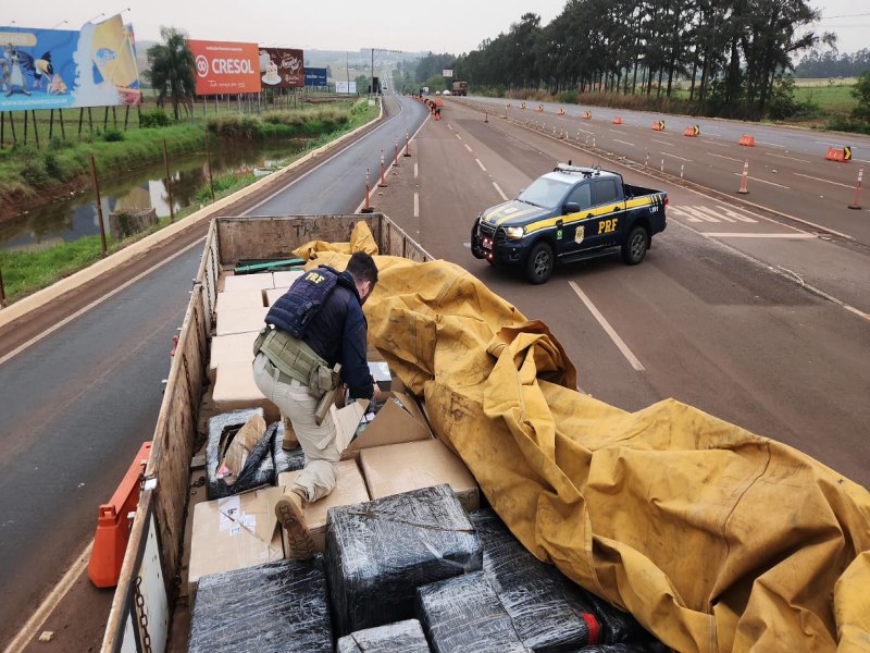 Apreendido caminho com milhares de cigarros eletrnicos em So Miguel do Iguau (PR)