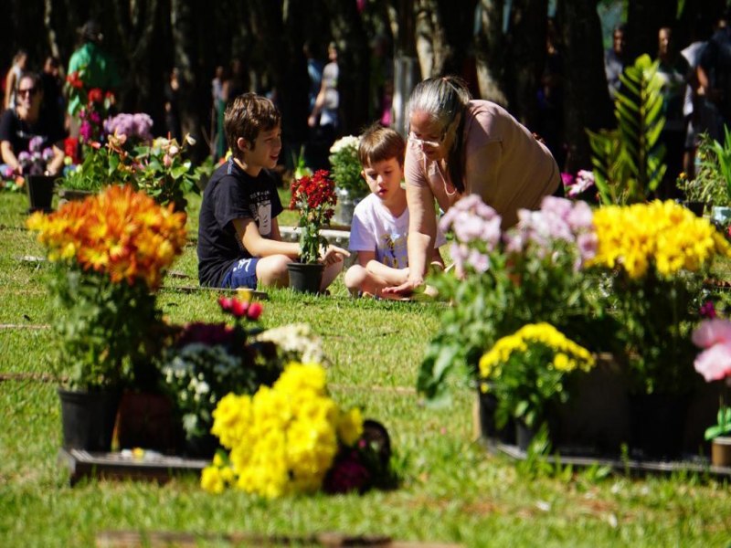 Reformas em jazigos dos cemitrios de Foz podem ser feitas at dia 28 de outubro