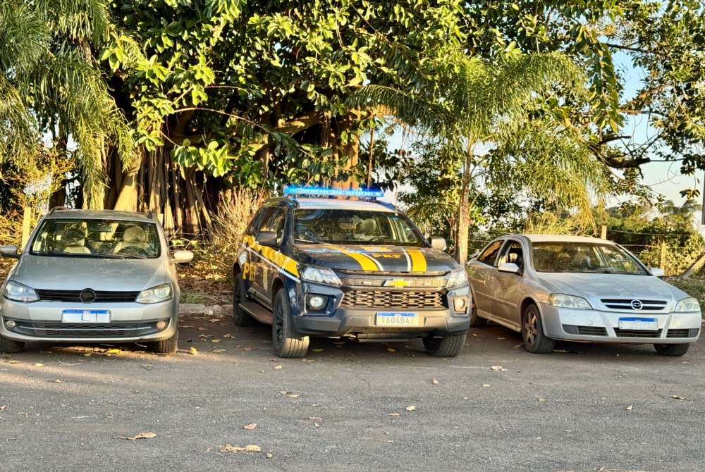 Ve�culo roubado � recuperado ap�s persegui��o e troca de tiros