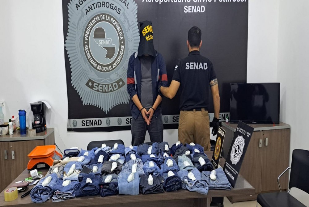Passageiro é preso com mais de 3 kg de cocaína no Aeroporto Internacional Silvio Pettirossi no Paraguai Passageiro é preso com mais de 3 kg de cocaína no Aeroporto Internacional Silvio Pettirossi no Paraguai