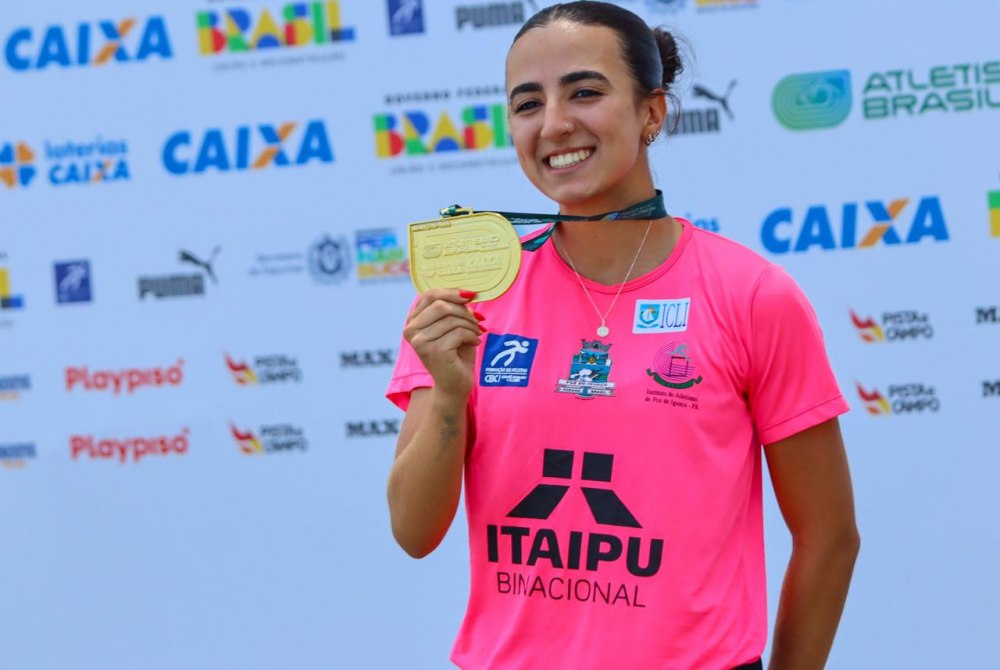 Ana Beatriz Corassini de Foz � campe� brasileira sub-20 no salto triplo e garante vaga no Sul-Americano
