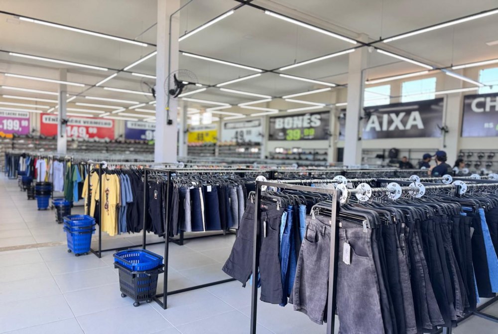Fiscaliza��o encontra produtos falsos de Nike, Adidas e Calvin Klein em estabelecimento da BR-277