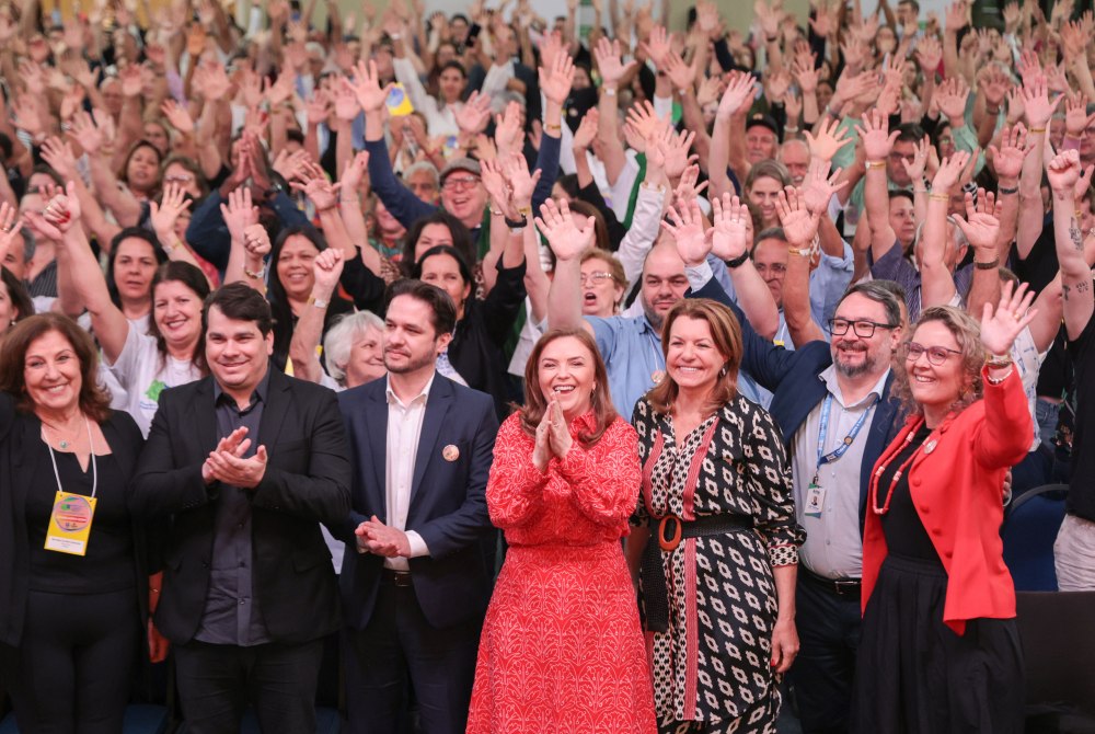 Foz do Igua�u sedia 8� Confer�ncia Estadual dos Direitos da Pessoa Idosa com 700 participantes