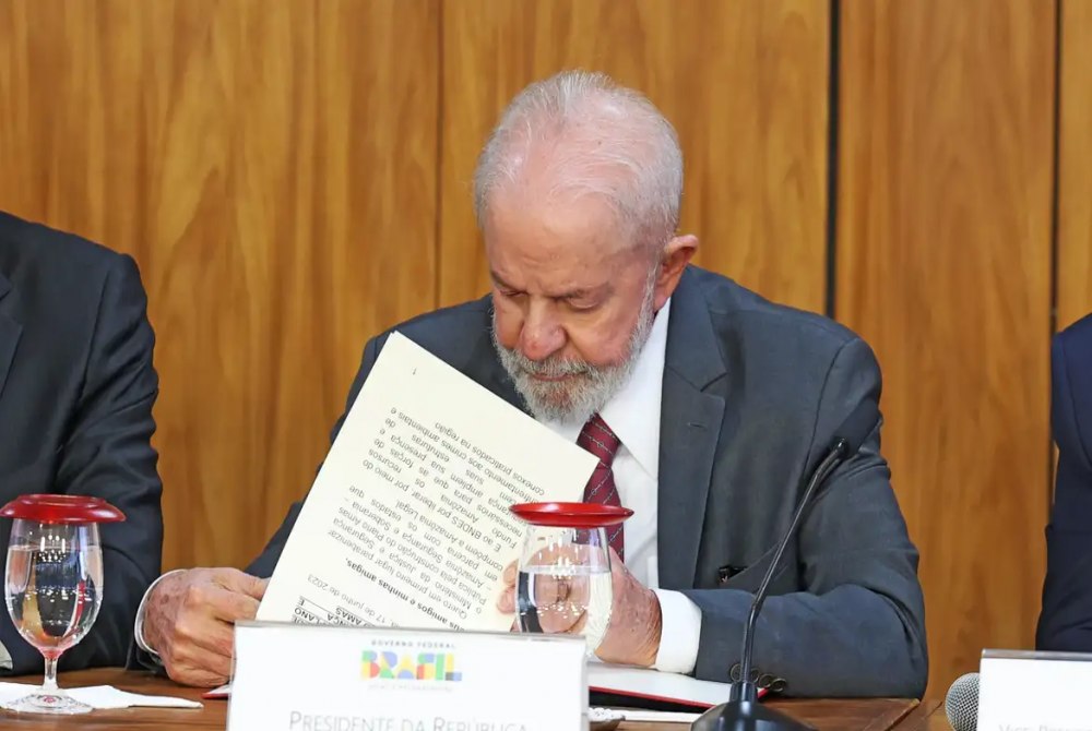 Lula veta lei que poderia contar est�gio como experi�ncia de trabalho