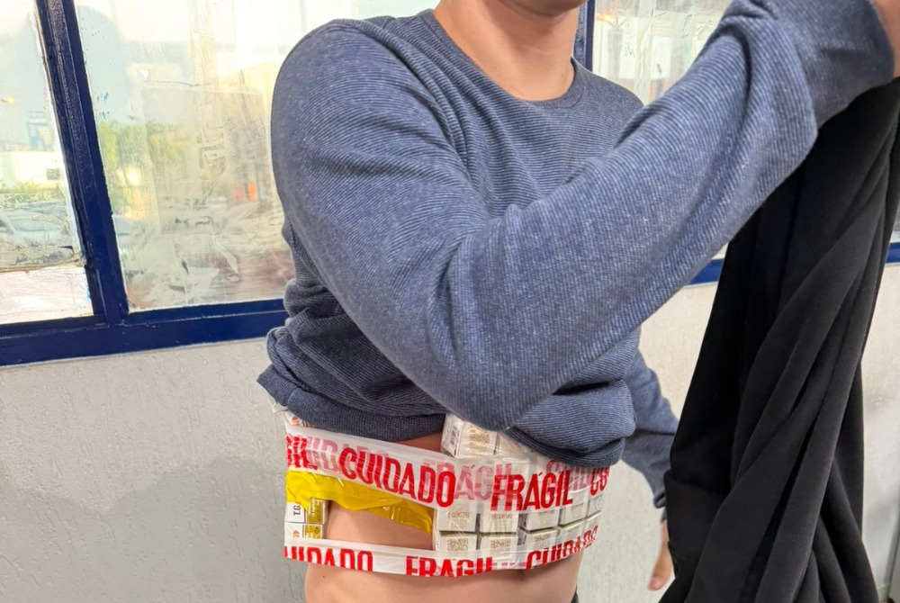 Estudantes brasileiros de Medicina s�o presos por contrabando de emagrecedores em Foz