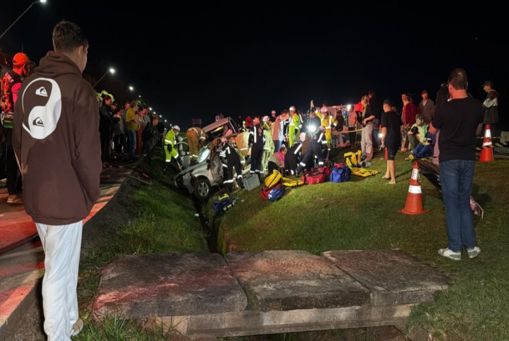 Acidente na BR-277 mata duas pessoas e deixa mulher e criança em estado grave Acidente na BR-277 mata duas pessoas e deixa mulher e criança em estado grave