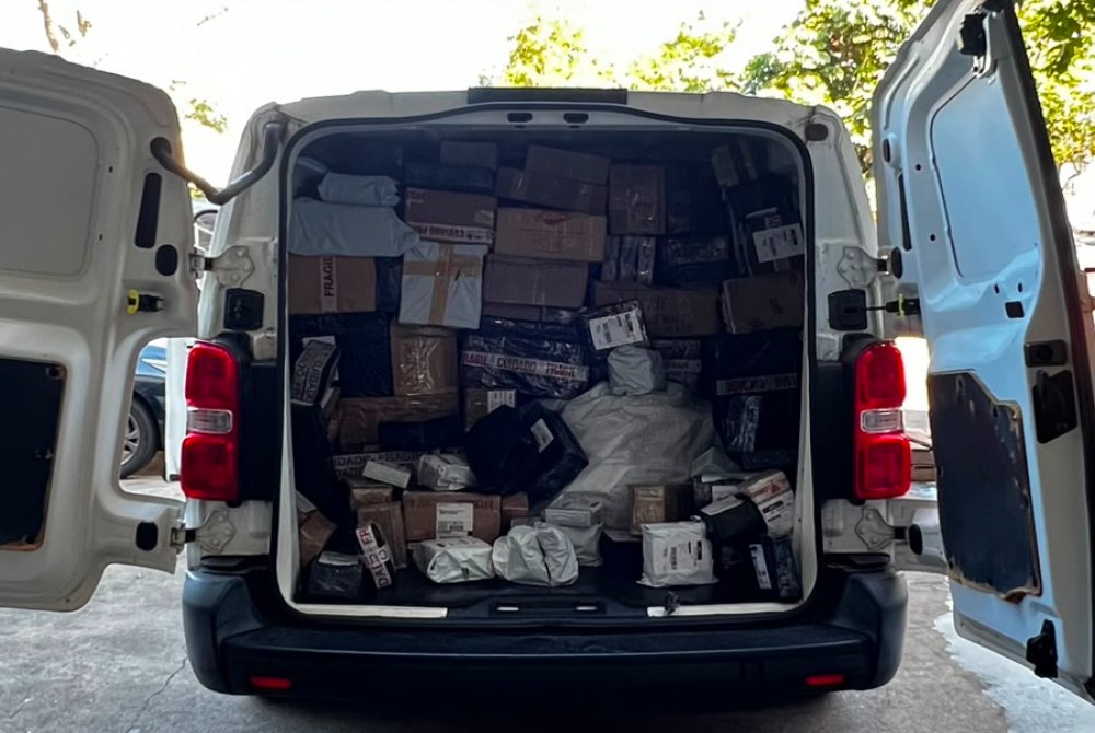 Ponto de coleta de encomendas armazenava droga e mercadorias irregulares em Foz