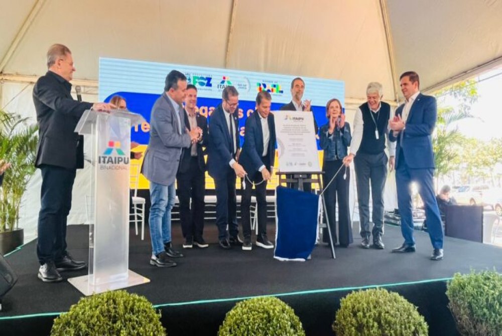 Obras de revitaliza��o da Avenida JK s�o conclu�das e entregues � popula��o