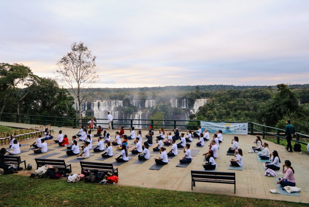Mirante das Cataratas e YupStar recebem atividades do Dia Internacional do Yoga
