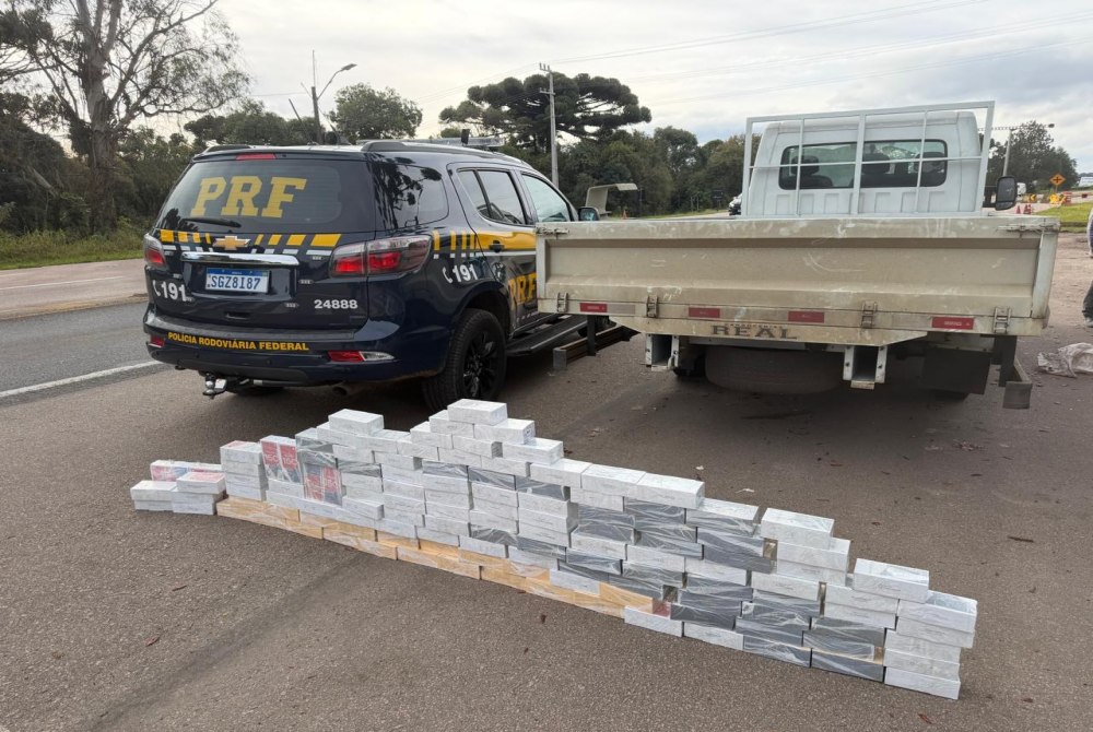 Motorista � detido ap�s PRF localizar 170 celulares ocultos em caminh�o