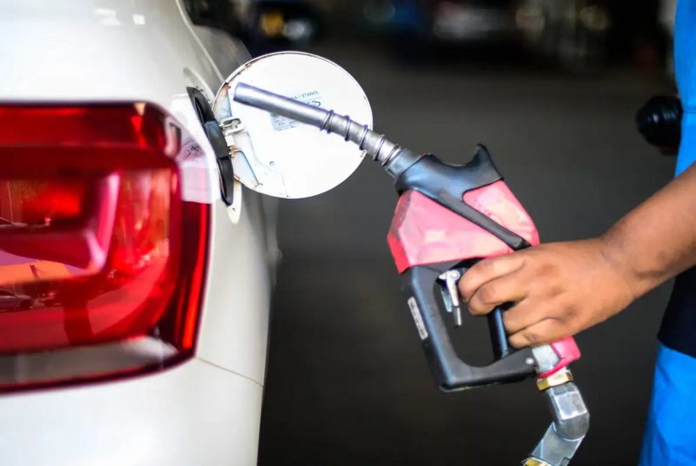 Etanol na gasolina pode subir para 32%; decis�o ser� tomada nesta quarta