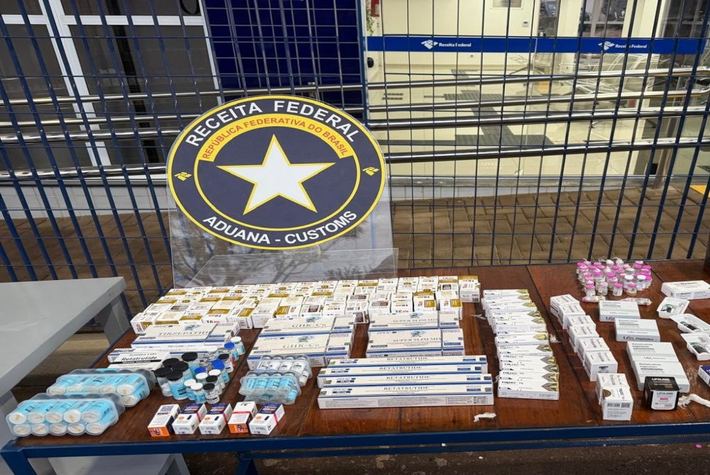 Fundo falso com abertura eletr�nica escondia mais de 400 ampolas de medicamentos na BR-277