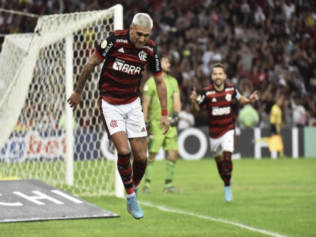 Com volume  de jogo e um goleiro seguro, Flamengo d ao torcedor um fim de semana de paz