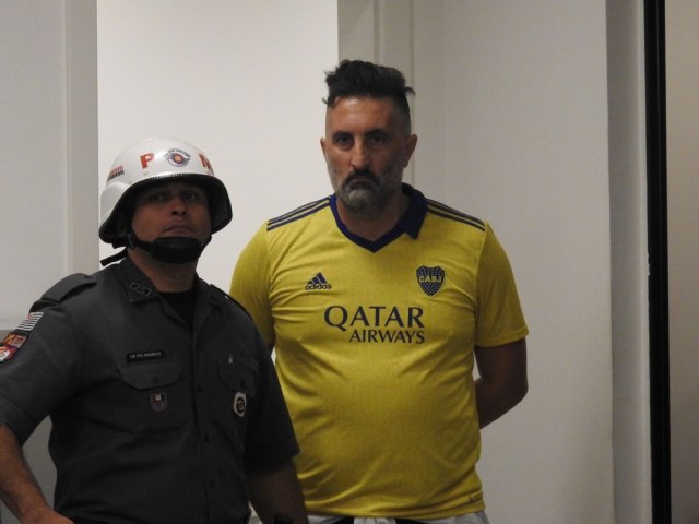 Trs torcedores do Boca so presos por imitar macaco e fazer gesto nazista em jogo contra Corinthians