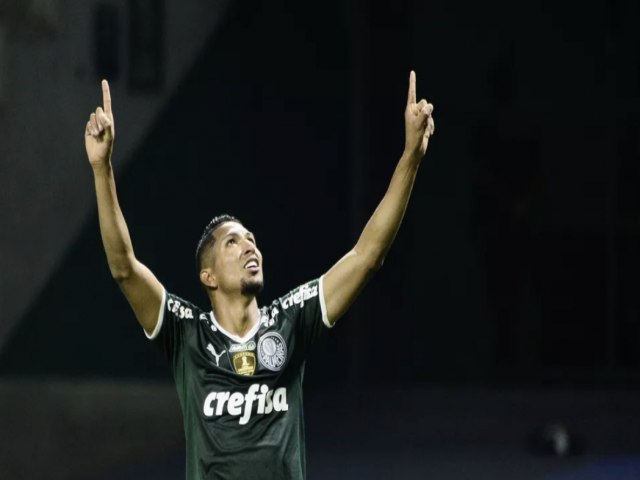 Gol de bicicleta de Rony gera memes e faz o atacante do Palmeiras superar Pel e Zico