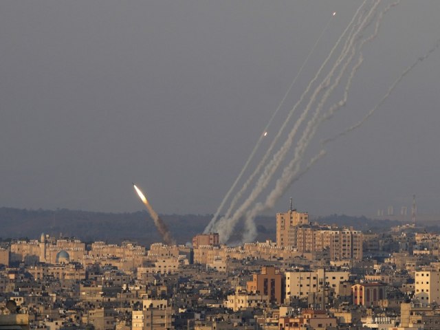 Israelenses e palestinos chegam a acordo e comeam cessar-fogo; mais de 40 morreram em Gaza