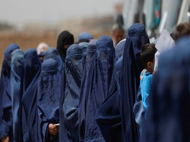 O primeiro ano do novo governo Talib e o sofrimento de meninas e mulheres afegs 
