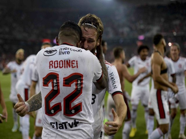 Com golao de Pedro, Flamengo vence o Athletico-PR e avana na Copa do Brasil