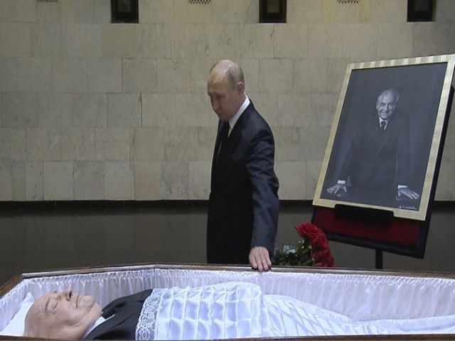 Vladimir Putin d ltimo adeus ao lder sovitico Mikhail Gorbachev