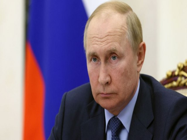 Deputados municipais de Moscou e So Petersburgo pedem renncia de Putin