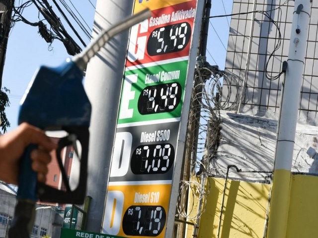 Preo da gasolina sobe em postos de combustveis de Natal sem aumento da Petrobras
