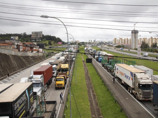 Silncio de Bolsonaro sobre resultado da eleio estimula bloqueios, dizem associaes de policiais rodovirios federais