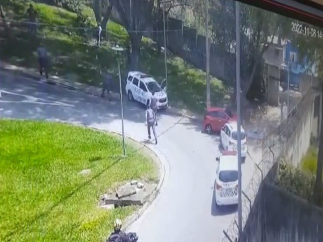Criminosos trocam tiros com PMs na Cidade Universitria da USP; vtima sequestrada estava no carro