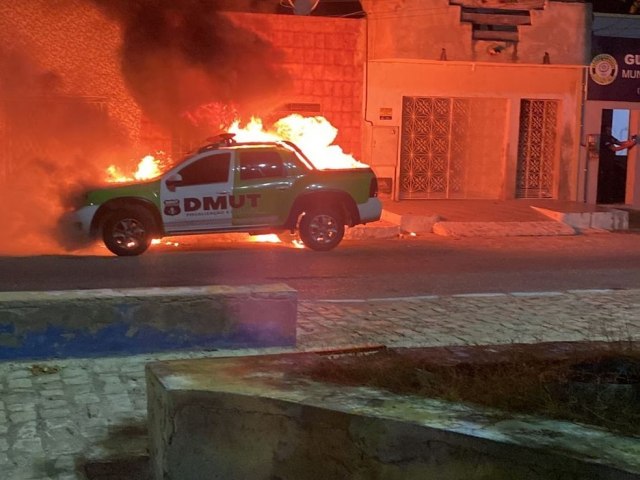Viatura de fiscalizao de trnsito de Macau, RN,  destruda por incndio na madrugada