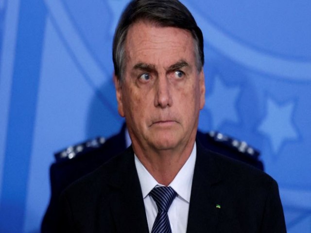 Bolsonaro afirmou a aliados que ficou em silncio em reunio e que plano de golpe era coisa de maluco 