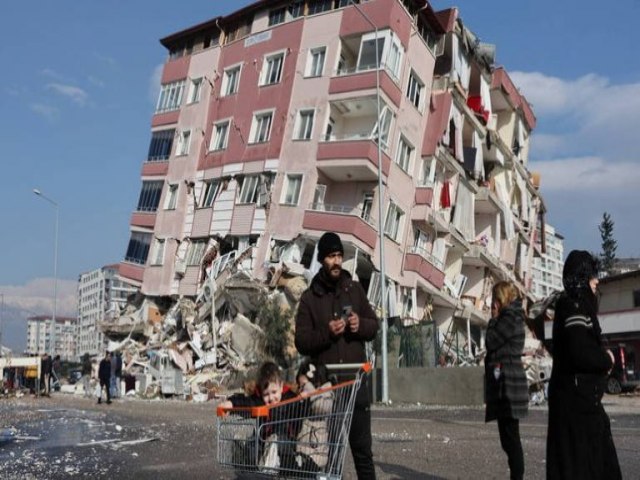 Passa dos 5 mil o nmero de mortos em terremoto na Turquia e na Sria