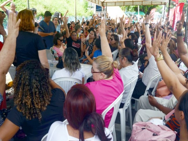 Professores podem ir  Justia por pagamento do piso no Estado