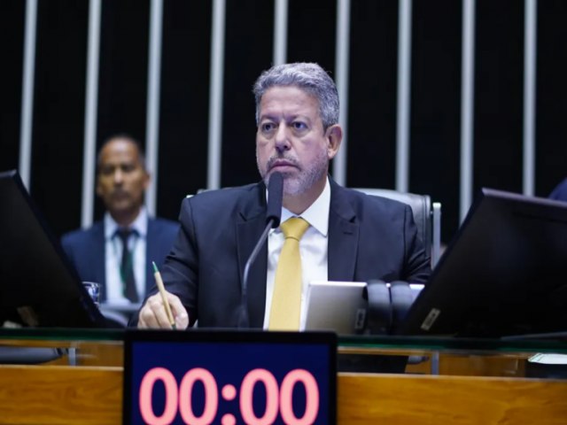 Partido de Lira fecha acordo para formar superbloco com 175 deputados, o maior da Cmara