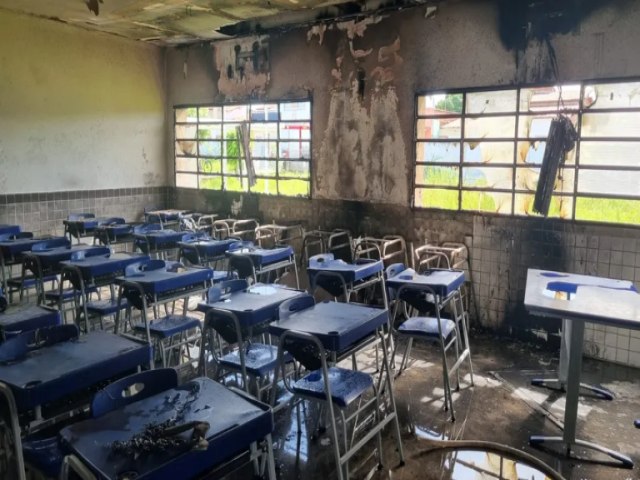 Sala de aula  atingida por incndio em escola pblica no interior do RN