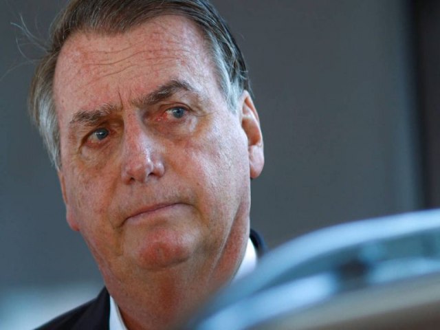 Bolsonaro diz que filha entrou nos EUA com atestado mdico que vetava vacina