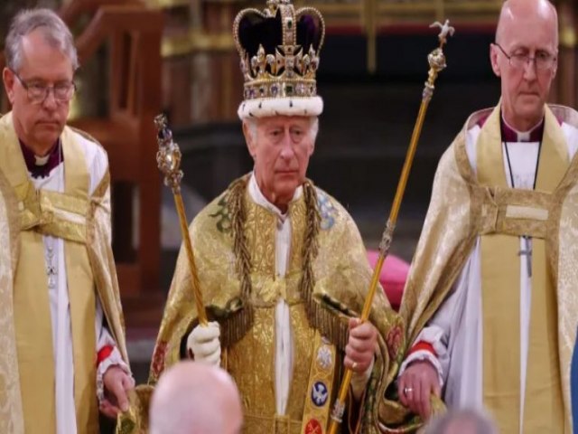 Rei Charles III  coroado em cerimnia na Abadia de Westminster