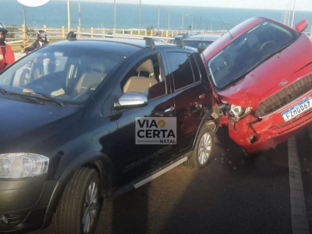 Acidente deixa ponte Newton Navarro parada na tarde desta tera-feira (20)