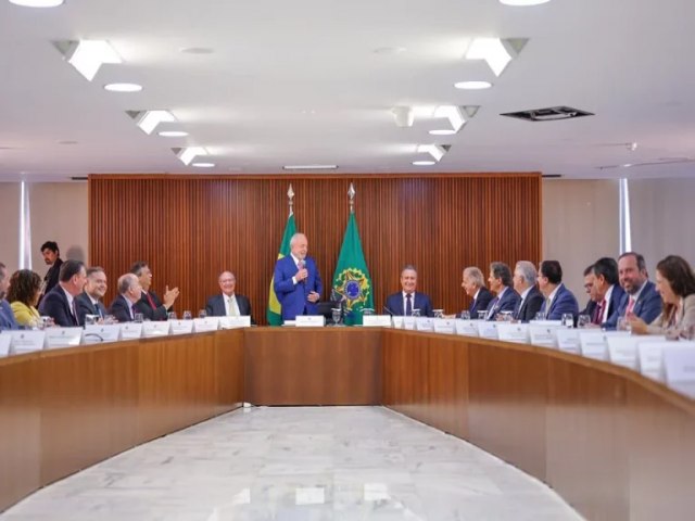 Lula exclui comandantes das Foras Armadas de reunies ministeriais