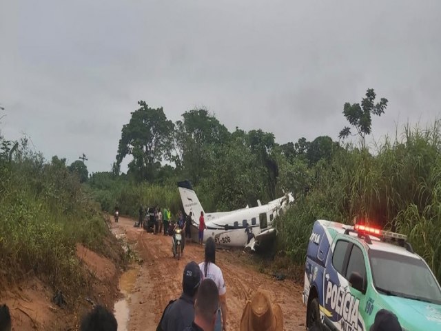 Eles esto entre os 14 passageiros do avio que saiu de Manaus com destino a Barcelos. Segundo o Governo do Amazonas, 12 vtimas eram passageiros e dois tripulantes.