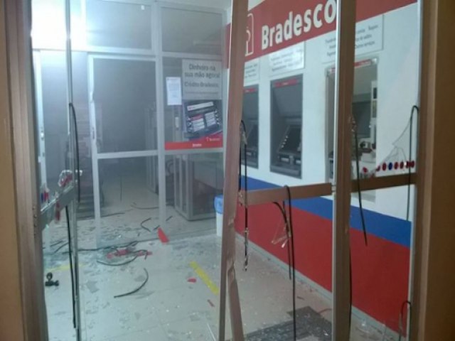  Assalto a agncia bancria do Bradesco em Abar-BA, tiroteio e aflio por parte dos moradores Abareense.