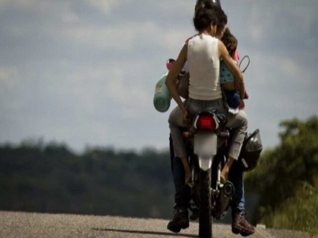 Transporte de crianas em motos tem novas regras; entenda as mudanas
