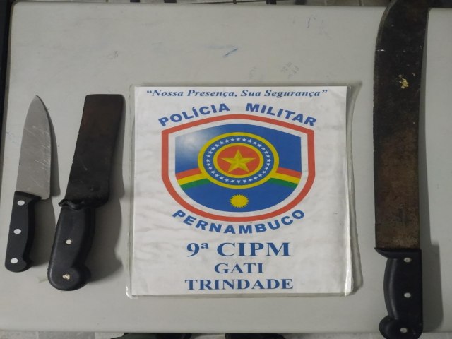 POLICIAIS MILITARES DA 9 CIPM REGISTRAM  OCORRENCIA DE AMEAA E APREENDEM ARMA BRANCA