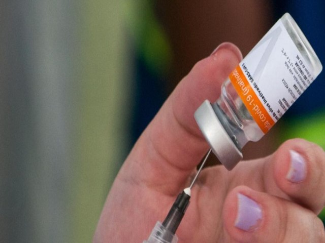 Fiocruz e Butantan recebem insumos e retomam produo de vacinas contra Covid
