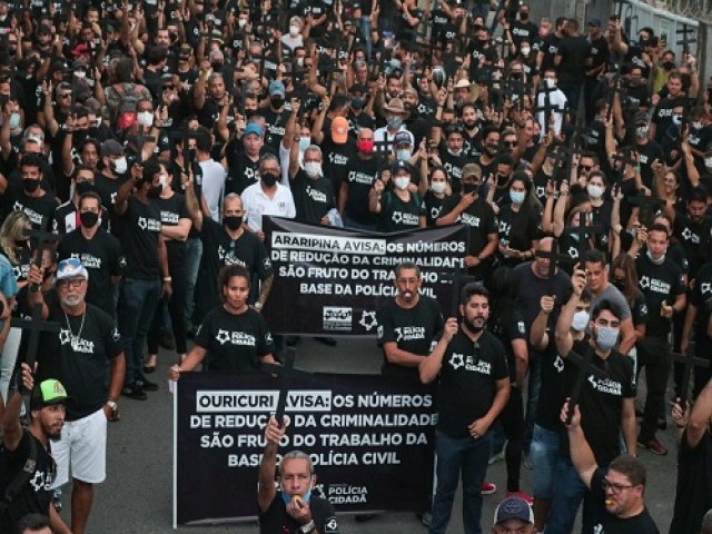 Policiais civis de Pernambuco fazem passeata cobrando reajuste salarial e valorizao da categoria