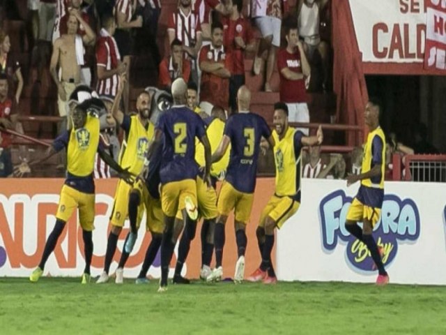 Retr surpreende Nutico nos Aflitos e larga na frente na final do Campeonato Pernambucano