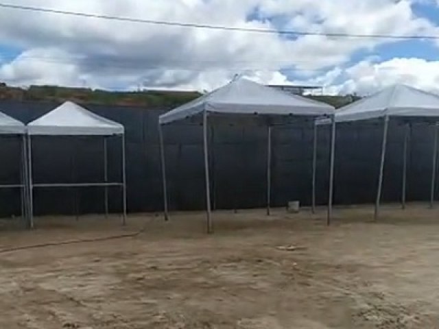Barraqueiros de Salgueiro reclamam do tamanho de tenda disponibilizada por empresa que venceu licitao do So Joo