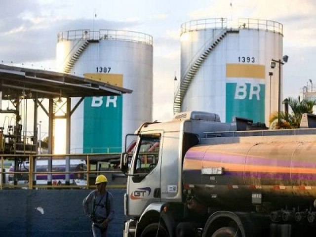 Petrobras anuncia reduo de R$ 0,20 no preo do diesel